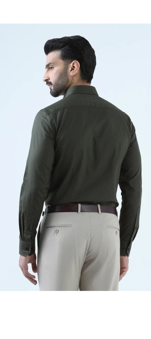 Men Slim Fit Painted Cut Away Collar Formal Shirt